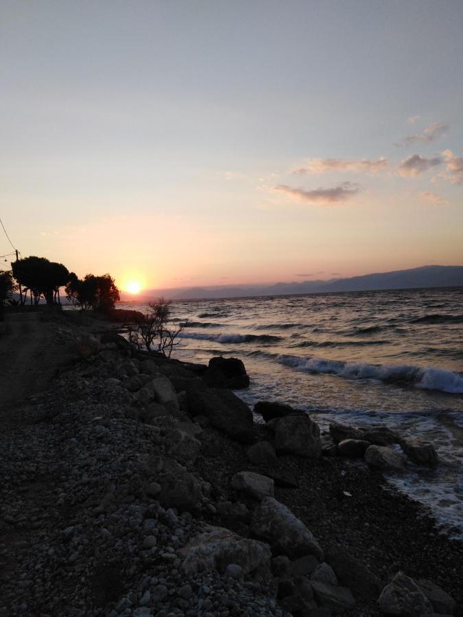 Villa Σπίτι Με Σοφίτα Μπροστά Στη Θάλασσα Trápeza Exterior foto