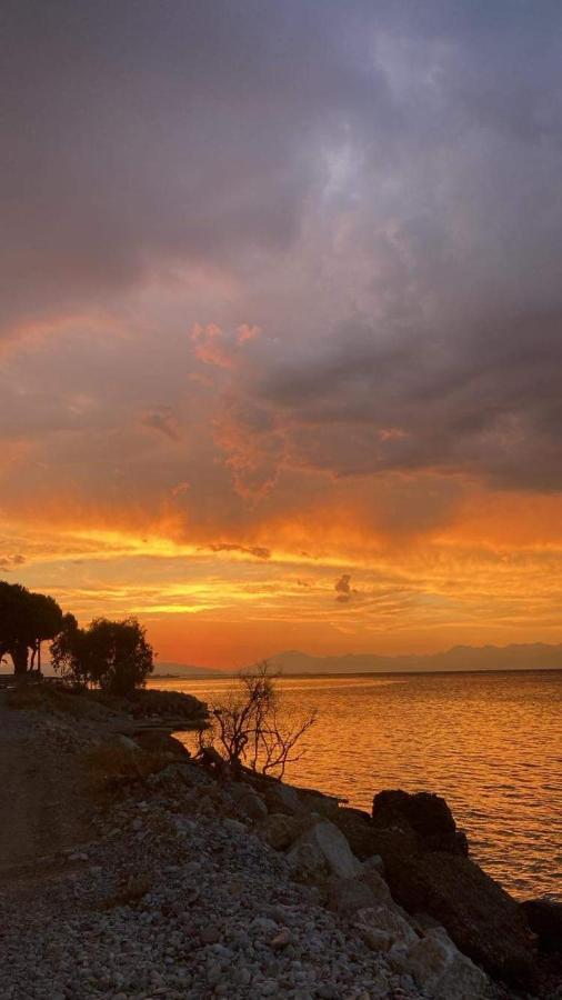 Villa Σπίτι Με Σοφίτα Μπροστά Στη Θάλασσα Trápeza Exterior foto